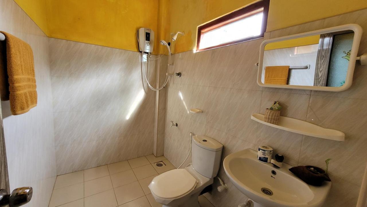 Malika'S Yellow House Hikkaduwa Extérieur photo