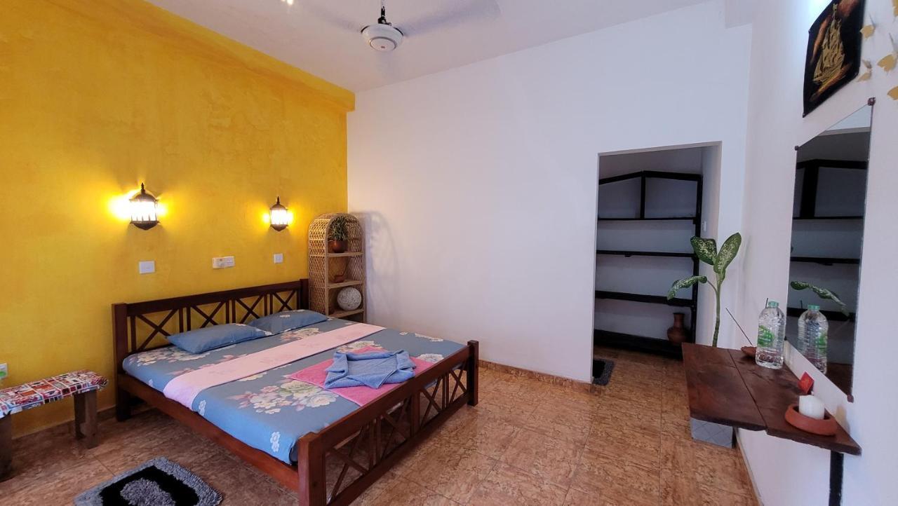 Malika'S Yellow House Hikkaduwa Extérieur photo