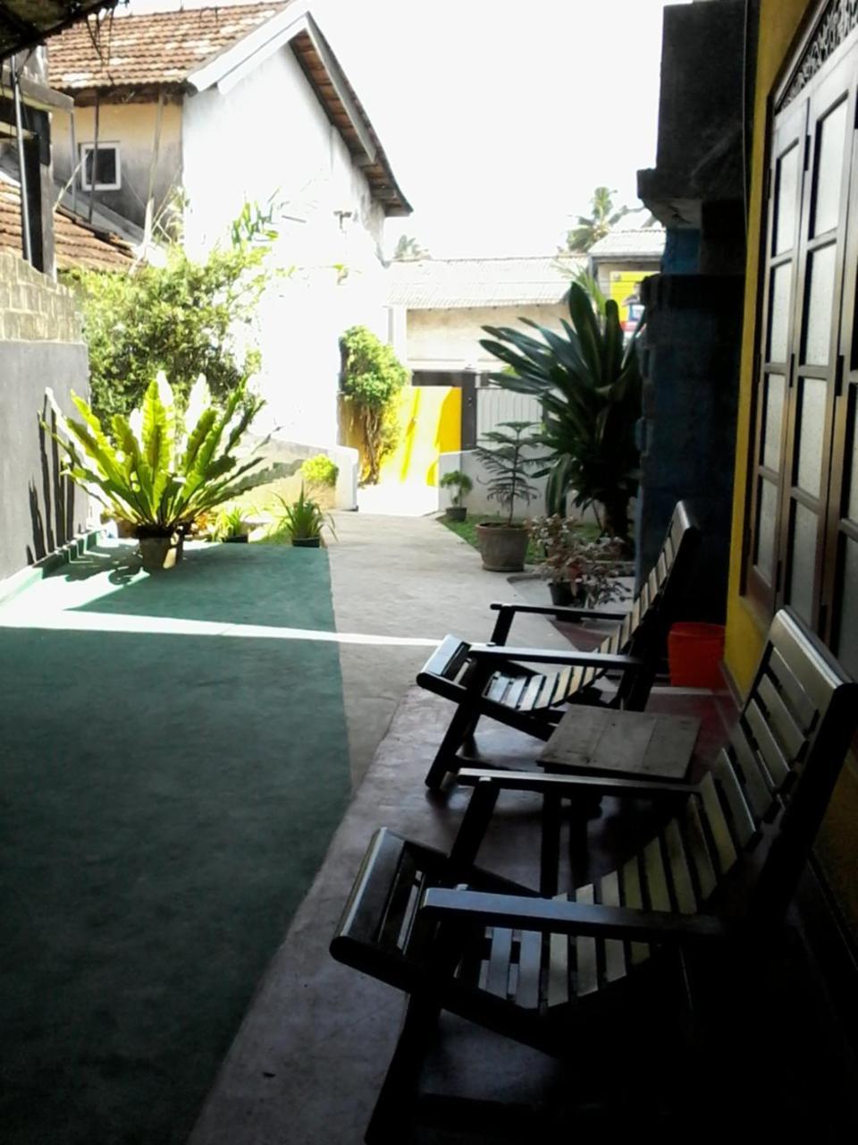 Malika'S Yellow House Hikkaduwa Extérieur photo